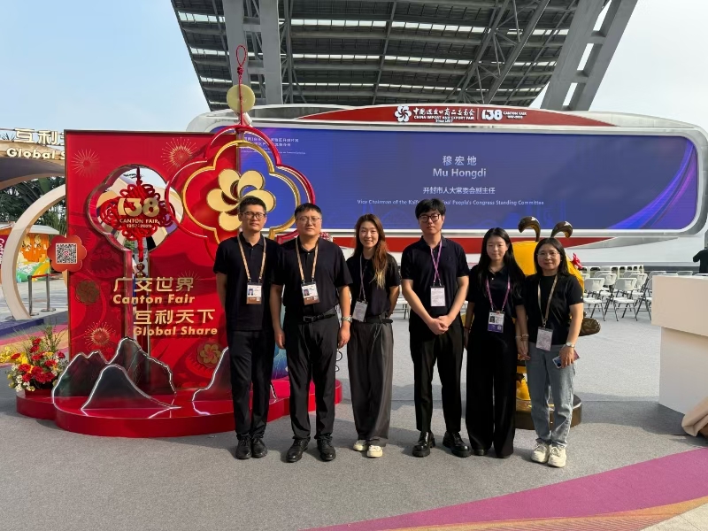 1765437001331311.jpg 广交会合影1.jpg